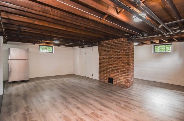 19 Stoneleigh Rd, Watertown, MA 02472