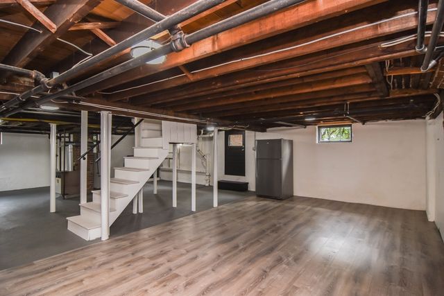 19 Stoneleigh Rd, Watertown, MA 02472