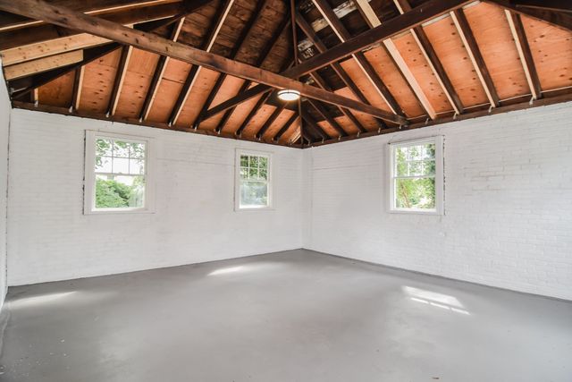 19 Stoneleigh Rd, Watertown, MA 02472