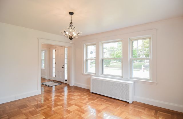 19 Stoneleigh Rd, Watertown, MA 02472