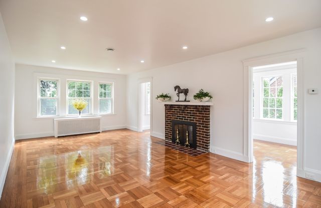 19 Stoneleigh Rd, Watertown, MA 02472