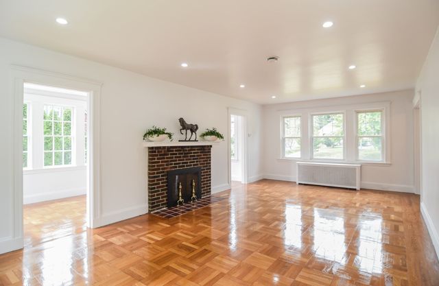 19 Stoneleigh Rd, Watertown, MA 02472