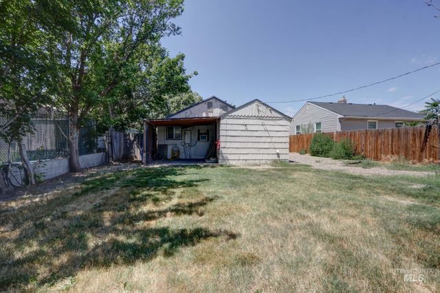 146 NW 9th St, Ontario, OR 97914