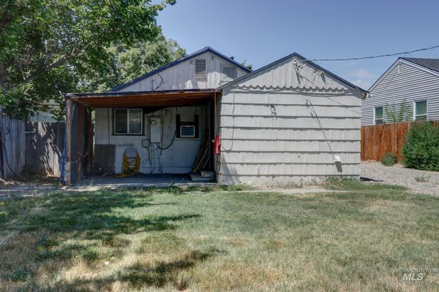 146 NW 9th St, Ontario, OR 97914