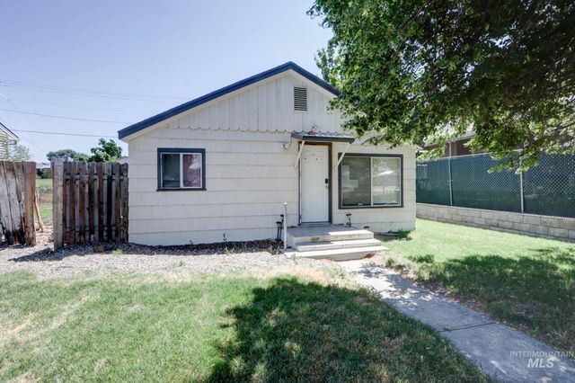 146 NW 9th St, Ontario, OR 97914