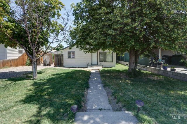 146 NW 9th St, Ontario, OR 97914