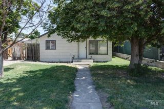 146 NW 9th St, Ontario, OR 97914