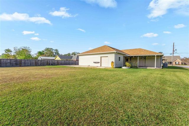 800 E 2nd Street, Iowa, LA 70647