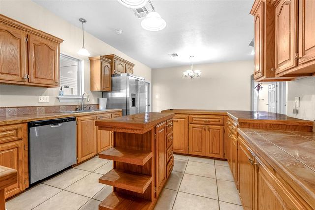 800 E 2nd Street, Iowa, LA 70647