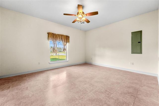 800 E 2nd Street, Iowa, LA 70647