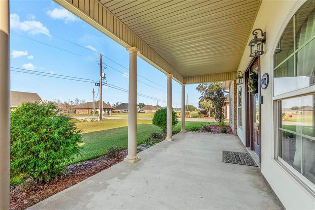 800 E 2nd Street, Iowa, LA 70647