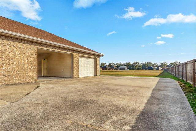 800 E 2nd Street, Iowa, LA 70647