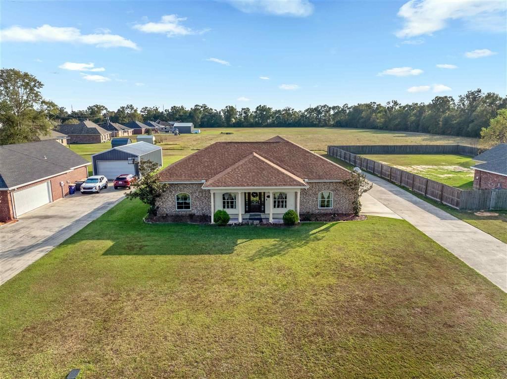 800 E 2nd Street, Iowa, LA 70647