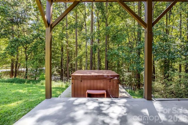 447 Hidden Lake Parkway, Nebo, NC 28761