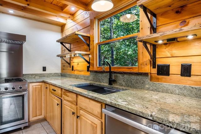 447 Hidden Lake Parkway, Nebo, NC 28761