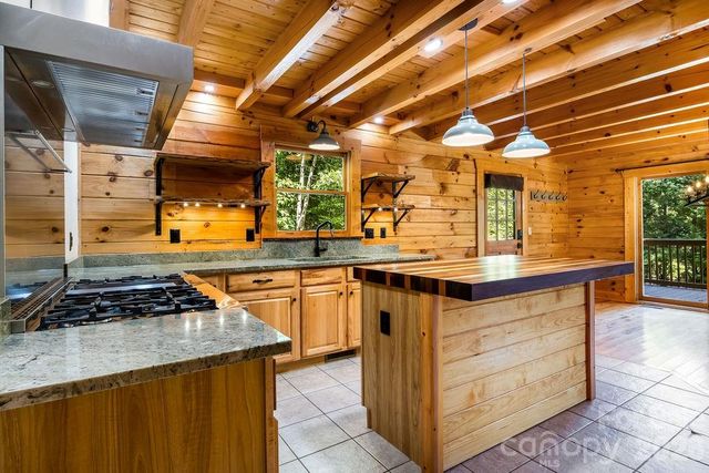 447 Hidden Lake Parkway, Nebo, NC 28761