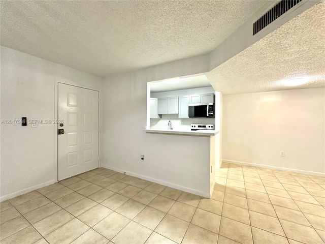 7215 NW 179th St 206, Hialeah, FL 33015