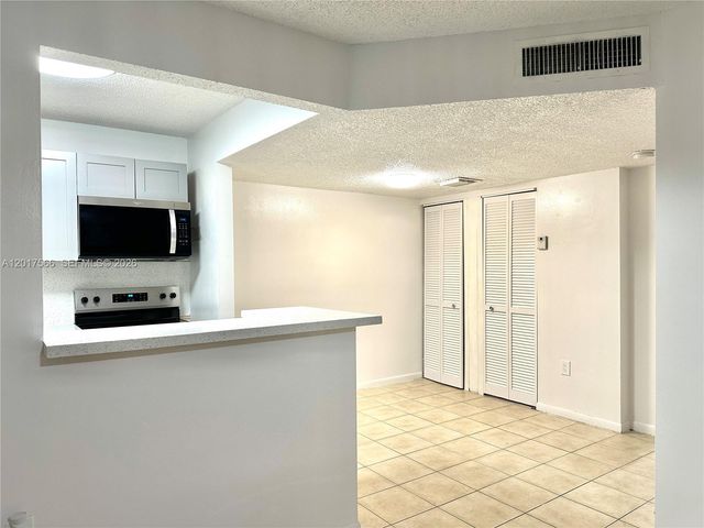 7215 NW 179th St 206, Hialeah, FL 33015