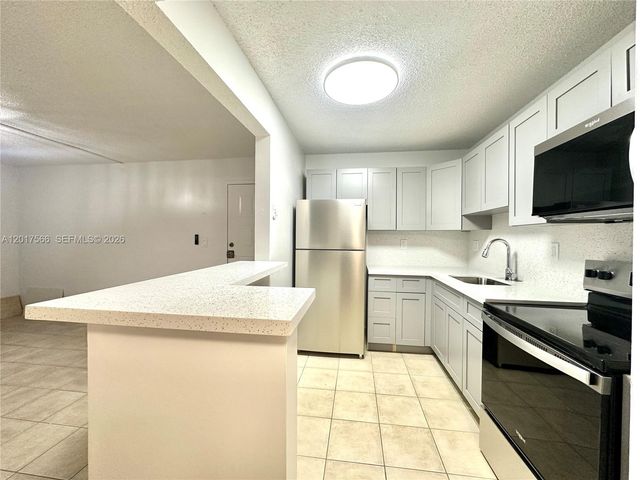 7215 NW 179th St 206, Hialeah, FL 33015