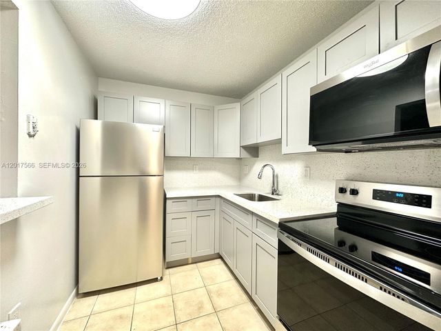 7215 NW 179th St 206, Hialeah, FL 33015