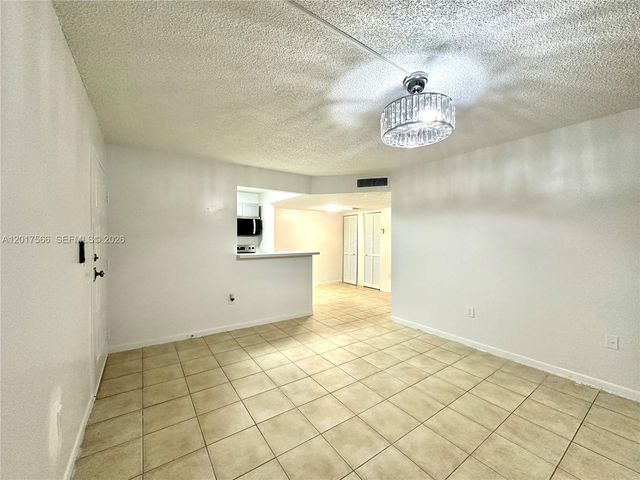 7215 NW 179th St 206, Hialeah, FL 33015