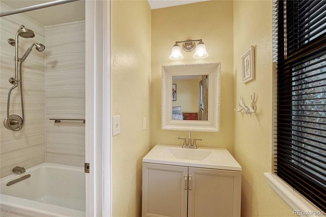 8901 W Yale Avenue, Lakewood, CO 80227