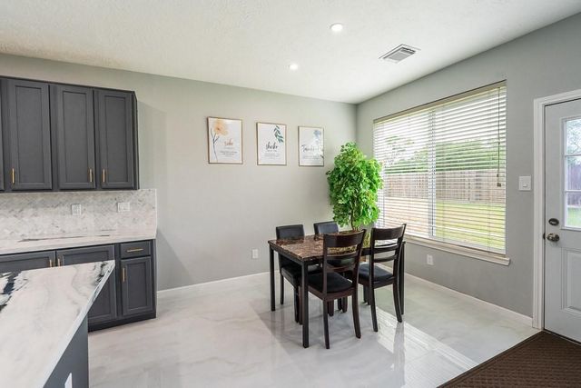 3707 Pine View Ct Court, Pearland, TX 77581