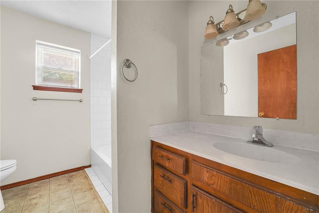 Image 11 of property listing at 418 N Electra Street, Sayre, OK 73662
