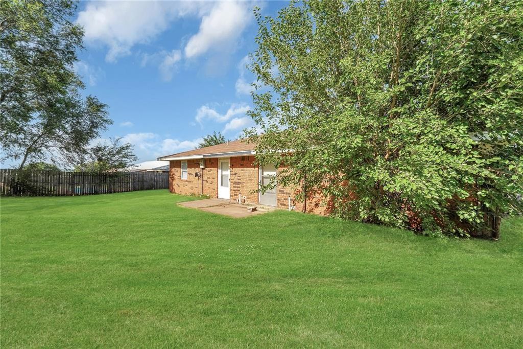 Image 14 of property listing at 418 N Electra Street, Sayre, OK 73662