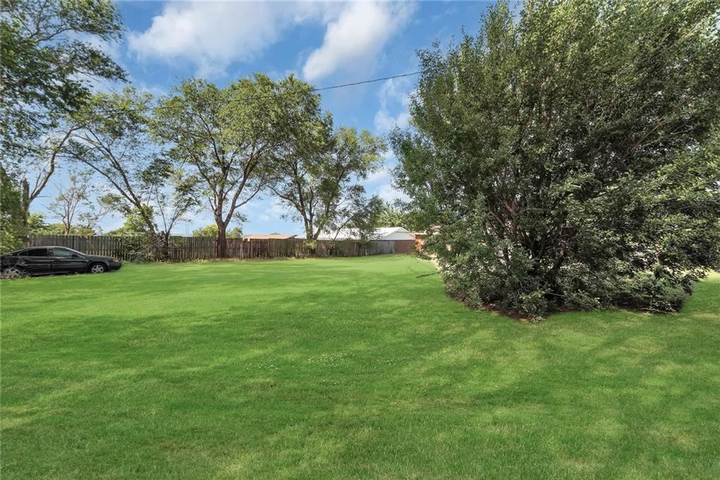 Image 16 of property listing at 418 N Electra Street, Sayre, OK 73662