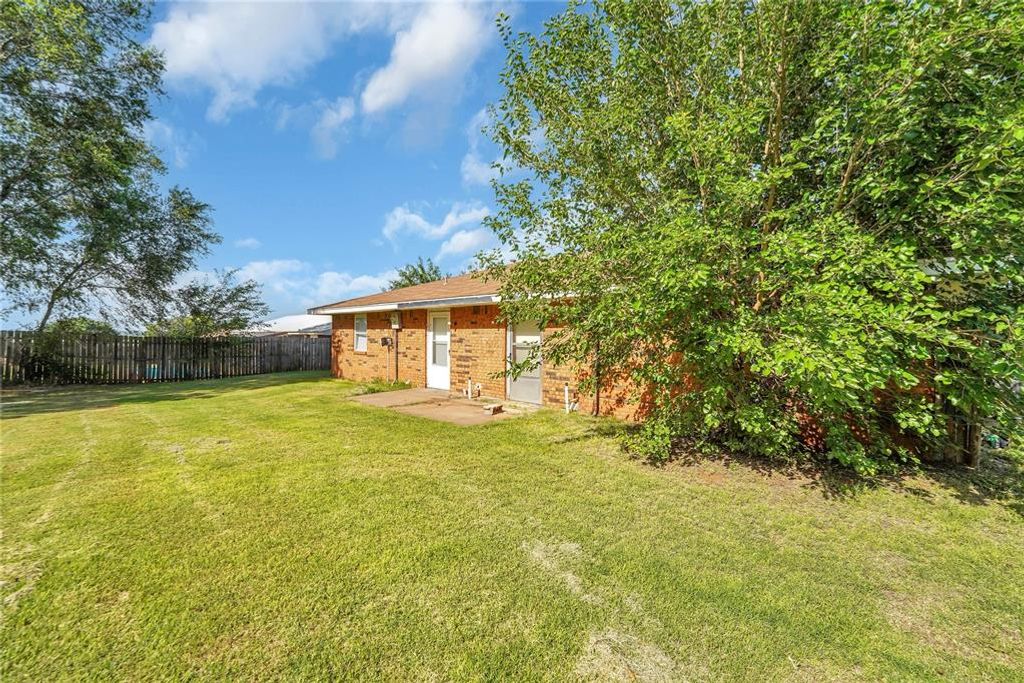 Image 18 of property listing at 418 N Electra Street, Sayre, OK 73662