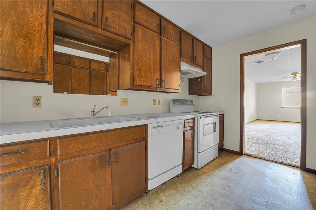 Image 8 of property listing at 418 N Electra Street, Sayre, OK 73662