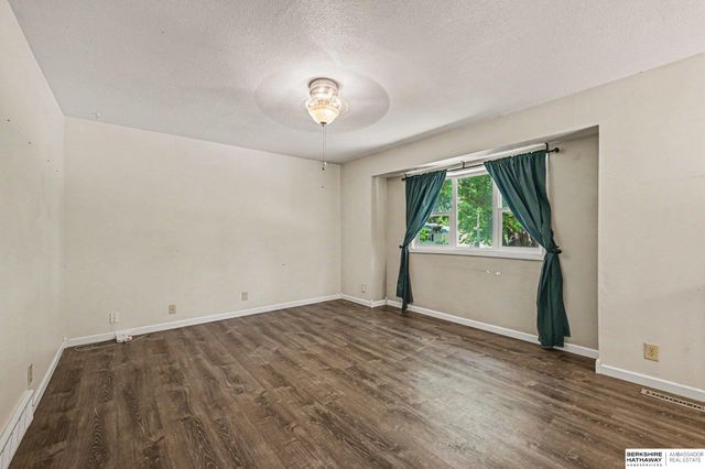 9435 Ohio Street, Omaha, NE 68134