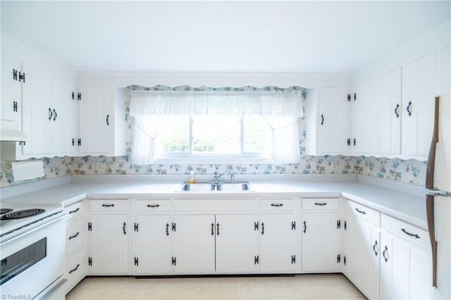 8693 NC Highway 88 E, Laurel Springs, NC 28644