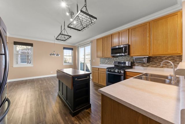 1782 Montrose Drive, Aurora, IL 60503