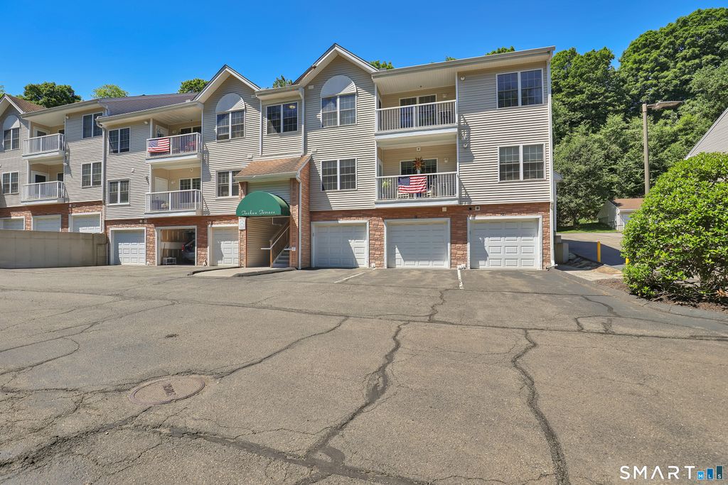 12215 Arganese Place 12215, Trumbull, CT 06611