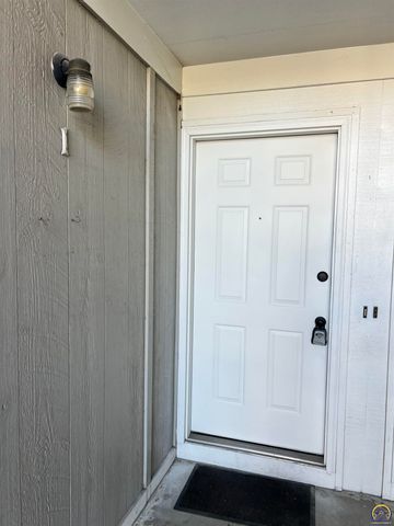 5861 SW 22nd Ter Apt 1, Topeka, KS 66614