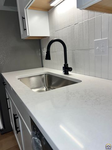 5861 SW 22nd Ter Apt 1, Topeka, KS 66614