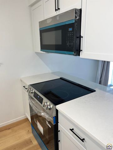 5861 SW 22nd Ter Apt 1, Topeka, KS 66614