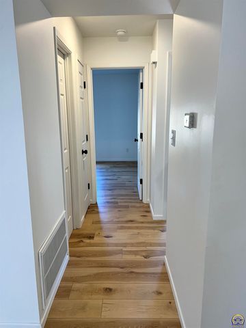 5861 SW 22nd Ter Apt 1, Topeka, KS 66614