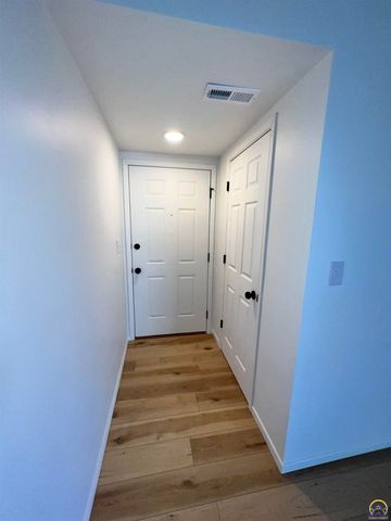 5861 SW 22nd Ter Apt 1, Topeka, KS 66614