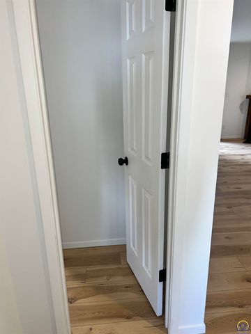 5861 SW 22nd Ter Apt 1, Topeka, KS 66614