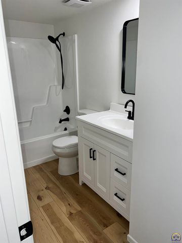 5861 SW 22nd Ter Apt 1, Topeka, KS 66614