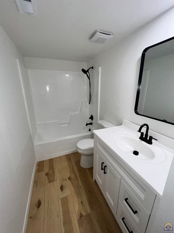 5861 SW 22nd Ter Apt 1, Topeka, KS 66614