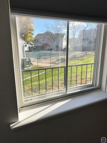 5861 SW 22nd Ter Apt 1, Topeka, KS 66614