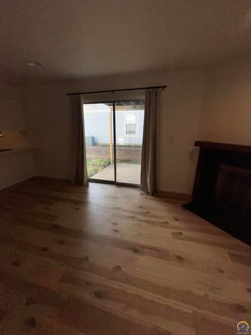 5861 SW 22nd Ter Apt 1, Topeka, KS 66614