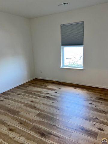 5861 SW 22nd Ter Apt 1, Topeka, KS 66614