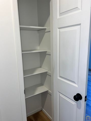 5861 SW 22nd Ter Apt 1, Topeka, KS 66614