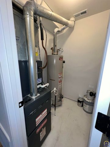 5861 SW 22nd Ter Apt 1, Topeka, KS 66614