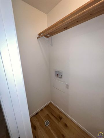 5861 SW 22nd Ter Apt 1, Topeka, KS 66614